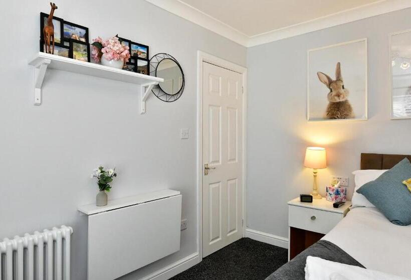 Free Parking   Heart Of The City   Superb Townhouse & Garden   Peaceful Area But Only 5min Walk To B