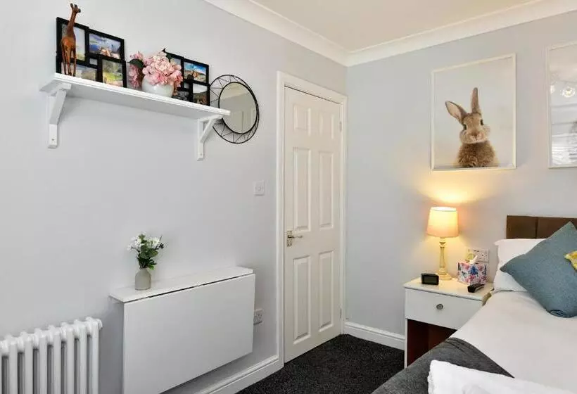 Free Parking   Heart Of The City   Superb Townhouse & Garden   Peaceful Area But Only 5min Walk To B
