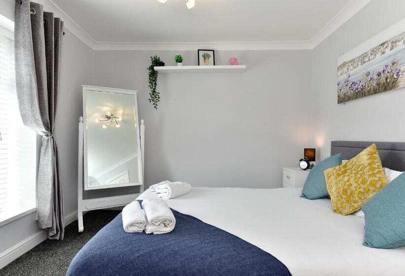 Free Parking   Heart Of The City   Superb Townhouse & Garden   Peaceful Area But Only 5min Walk To B