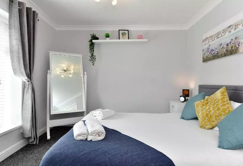 Free Parking   Heart Of The City   Superb Townhouse & Garden   Peaceful Area But Only 5min Walk To B