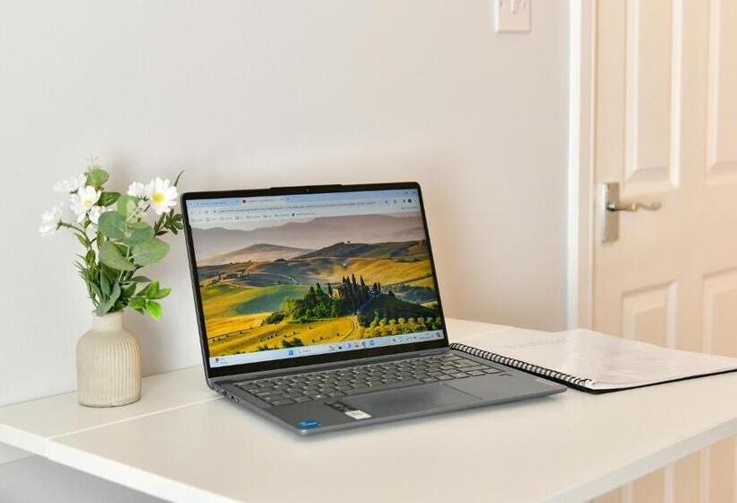 Free Parking   Heart Of The City   Superb Townhouse & Garden   Peaceful Area But Only 5min Walk To B