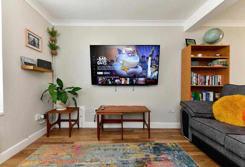 Free Parking   Heart Of The City   Superb Townhouse & Garden   Peaceful Area But Only 5min Walk To B