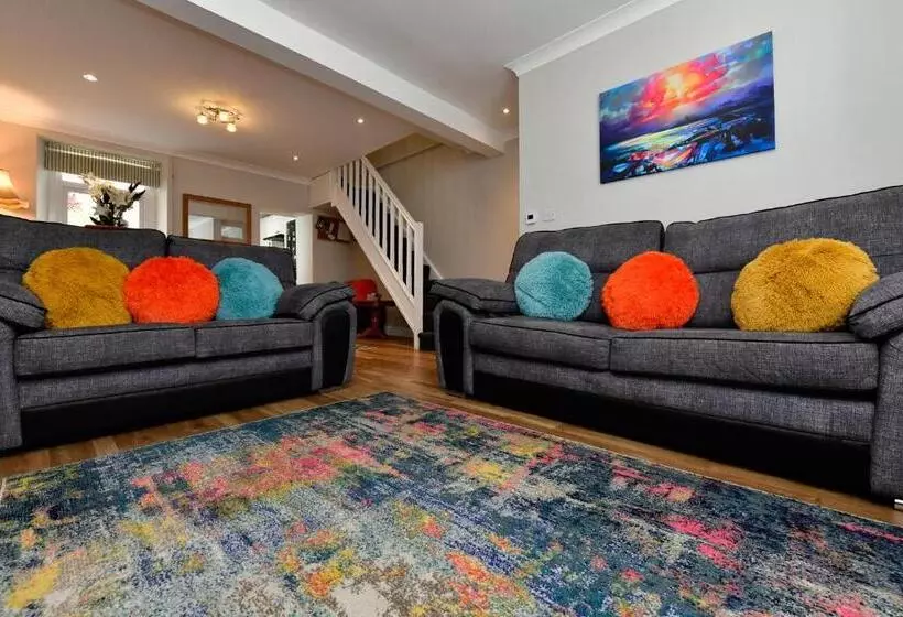 Free Parking   Heart Of The City   Superb Townhouse & Garden   Peaceful Area But Only 5min Walk To B