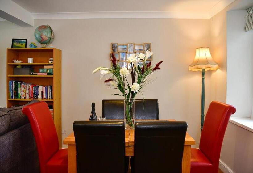 Free Parking   Heart Of The City   Superb Townhouse & Garden   Peaceful Area But Only 5min Walk To B