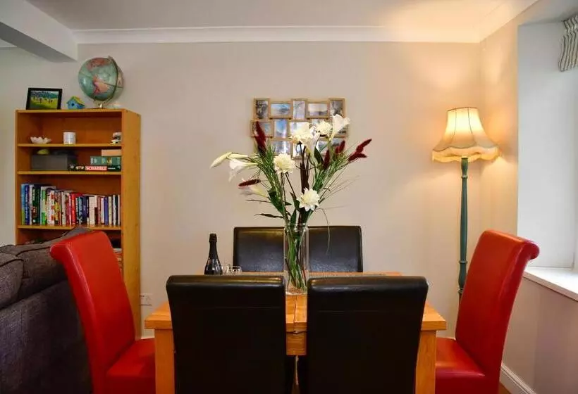 Free Parking   Heart Of The City   Superb Townhouse & Garden   Peaceful Area But Only 5min Walk To B