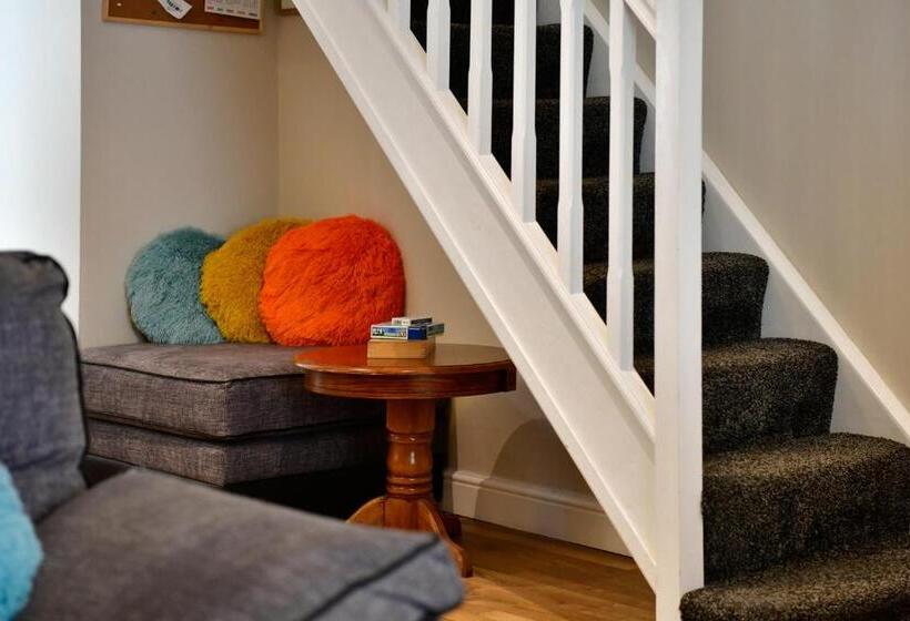 Free Parking   Heart Of The City   Superb Townhouse & Garden   Peaceful Area But Only 5min Walk To B