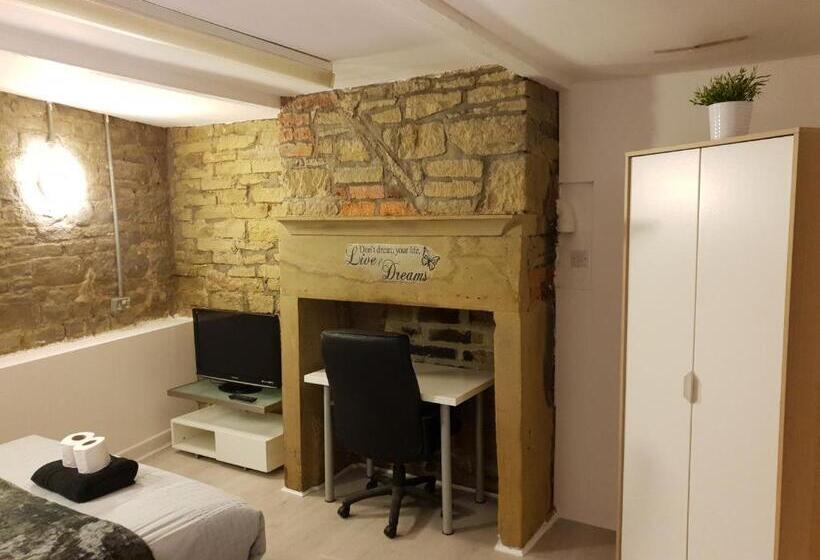 پانسیون Topaz Town House No 36