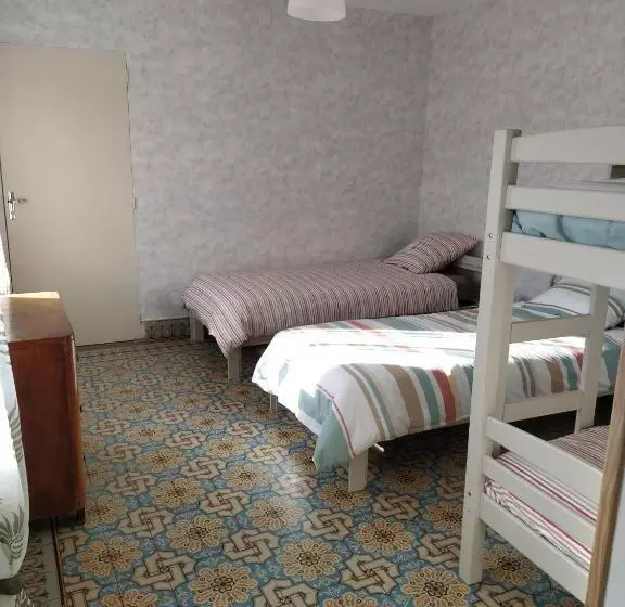 Charmante Maison Avec Cheminée, Grand Jardin Et Boxe Chevaux