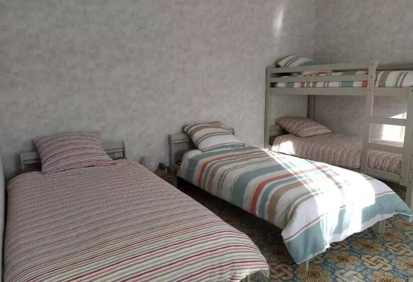 Charmante Maison Avec Cheminée, Grand Jardin Et Boxe Chevaux