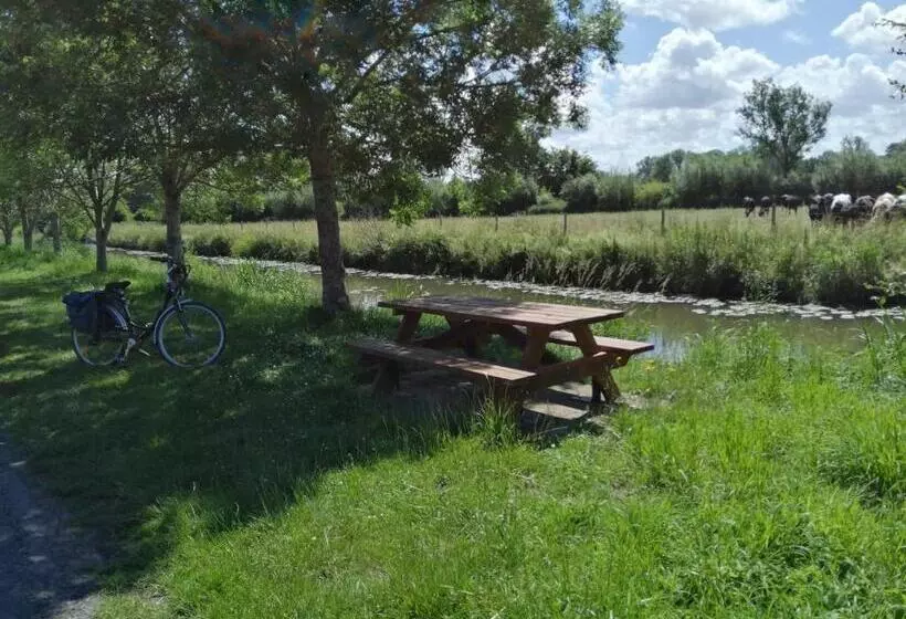 Charmante Maison Avec Cheminée, Grand Jardin Et Boxe Chevaux