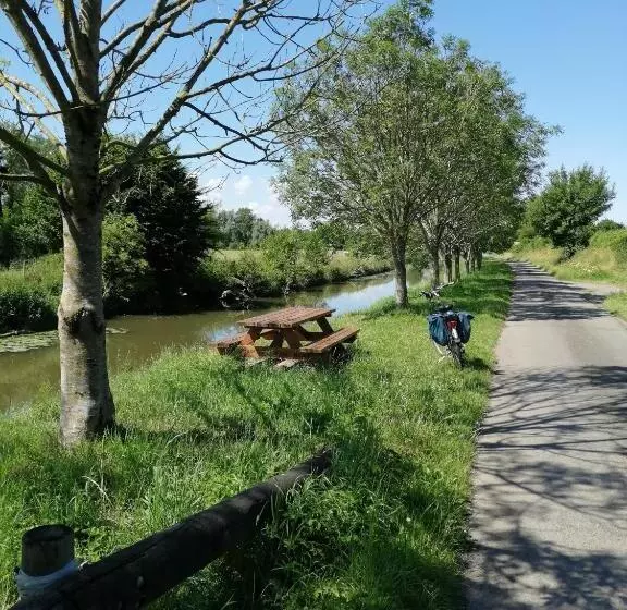 Charmante Maison Avec Cheminée, Grand Jardin Et Boxe Chevaux