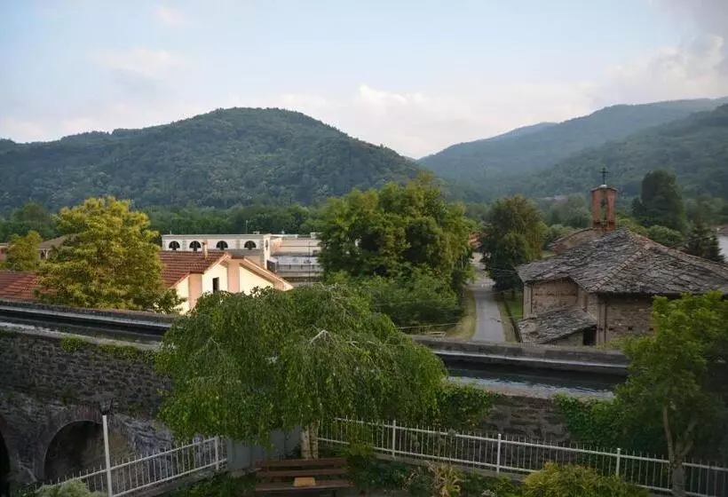 Due Camere E Una Bici