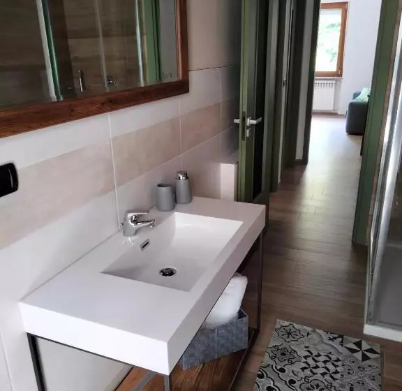 Due Camere E Una Bici