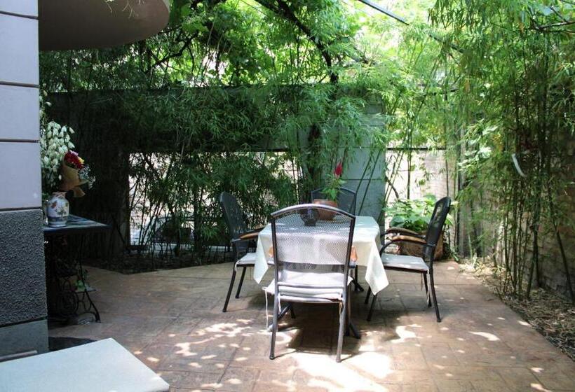 Garden Center Apartment