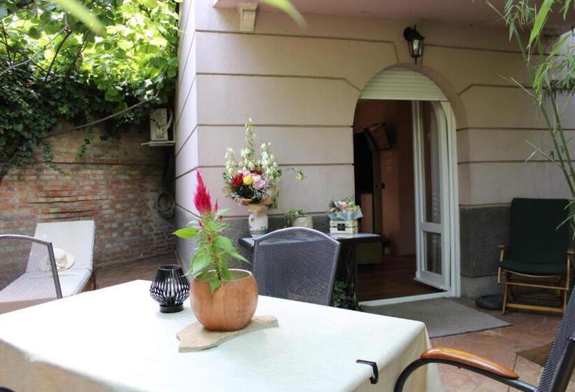 Garden Center Apartment