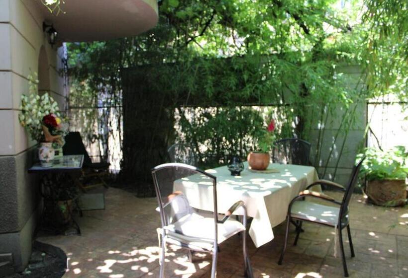 Garden Center Apartment