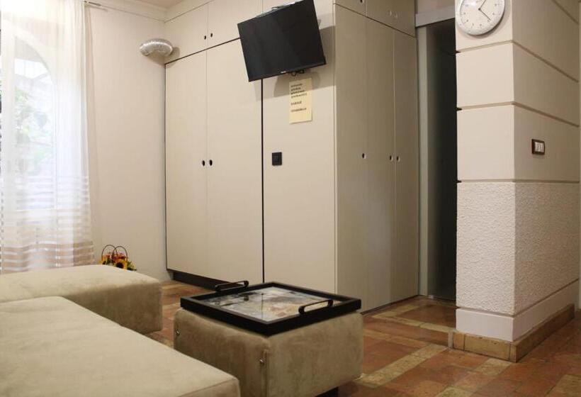 Garden Center Apartment