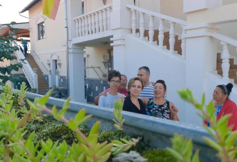 پانسیون Cazare La Española