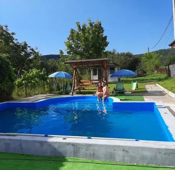 ペンション Cazare La Española