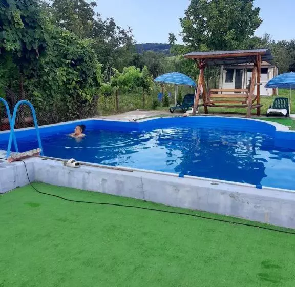 ペンション Cazare La Española