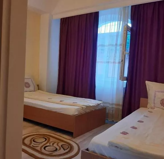 ペンション Cazare La Española