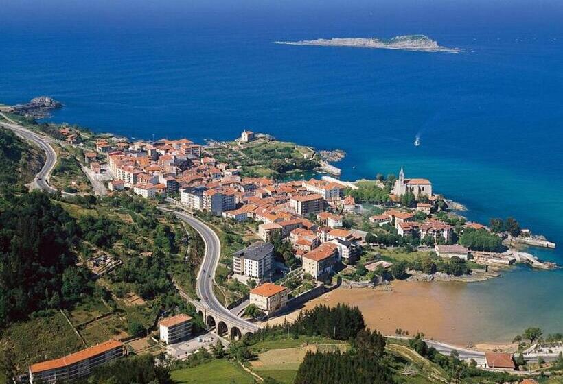 Plazuela Sta Catalina Ii En Mundaka Con Parking By Kabia Gestión