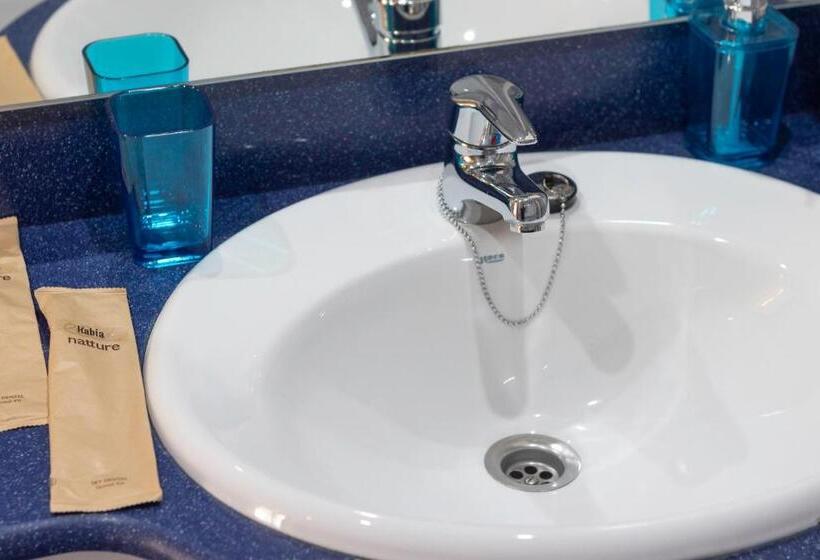 Plazuela Sta Catalina Ii En Mundaka Con Parking By Kabia Gestión