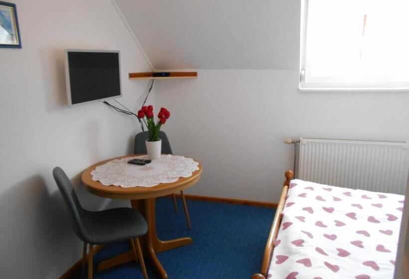 تختخواب و صبحانه árpád Panzió