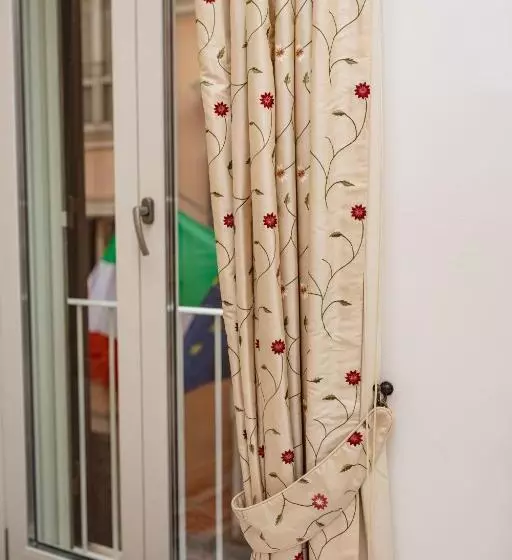 پانسیون Delfini Trevi House