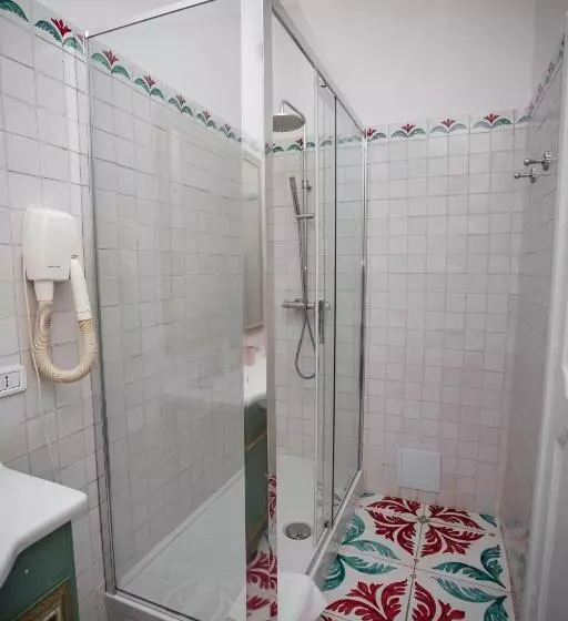 پانسیون Delfini Trevi House