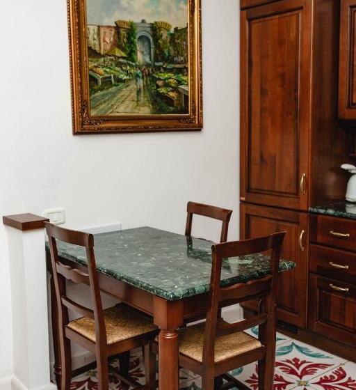 پانسیون Delfini Trevi House