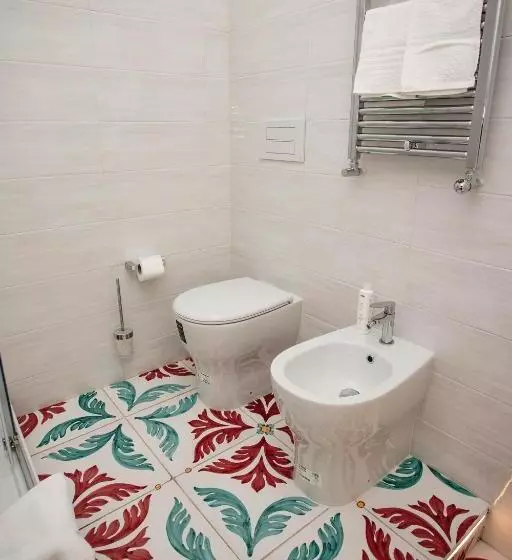 پانسیون Delfini Trevi House