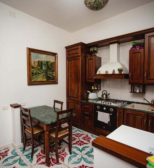 پانسیون Delfini Trevi House