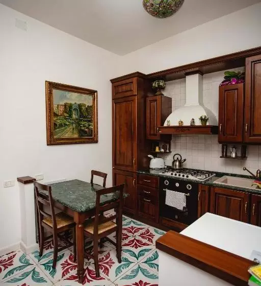 پانسیون Delfini Trevi House