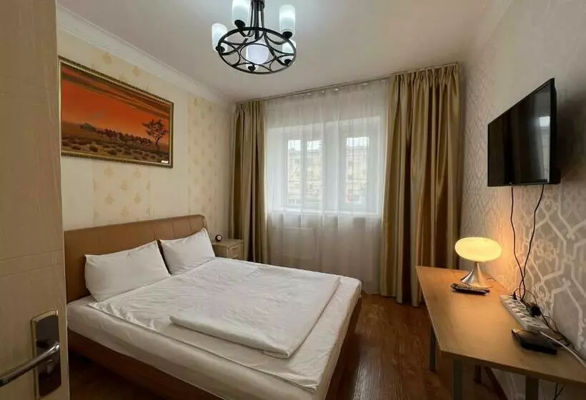 پانسیون Khongor Guest House & Tours