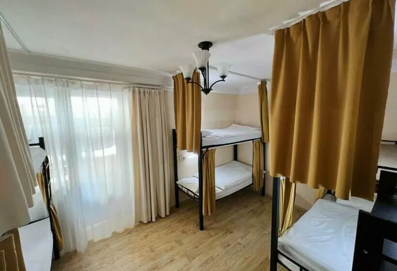 پانسیون Khongor Guest House & Tours