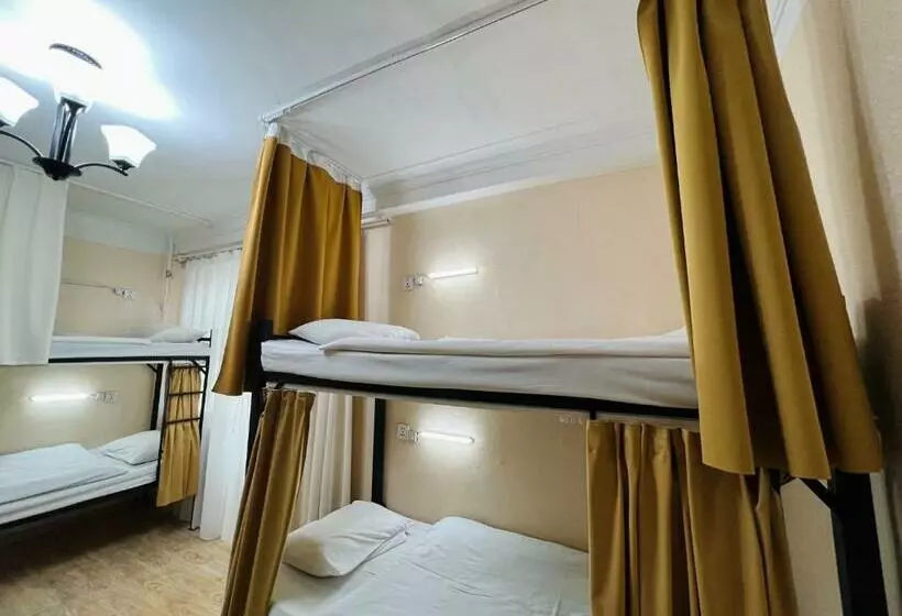 پانسیون Khongor Guest House & Tours