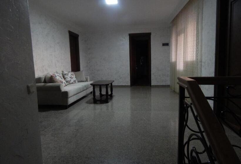 پانسیون Nani S Sweet Home