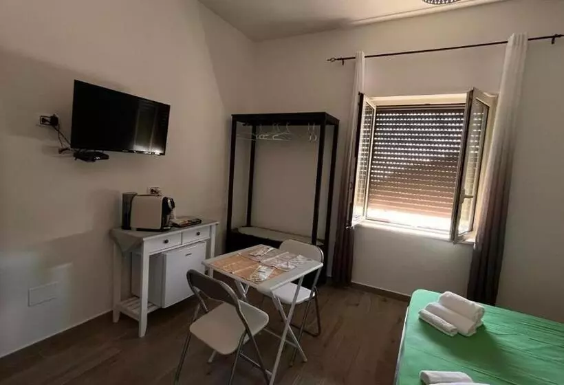 پانسیون White Room
