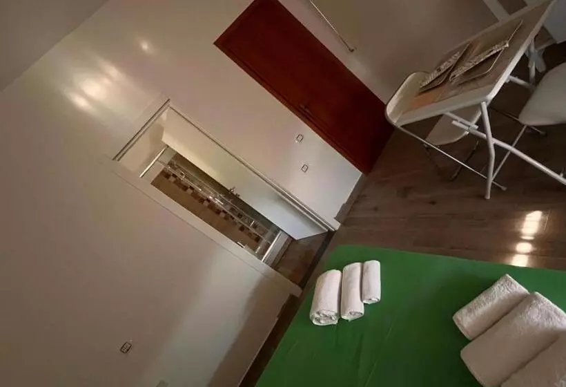 پانسیون White Room