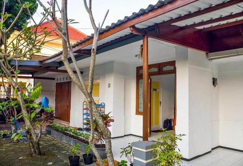 Albergue Rumah Larasati