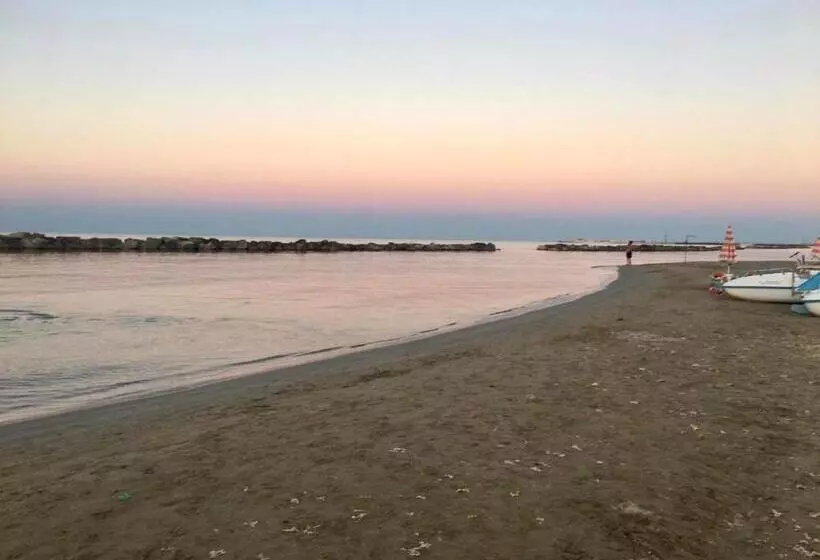 تختخواب و صبحانه Alloro Marino
