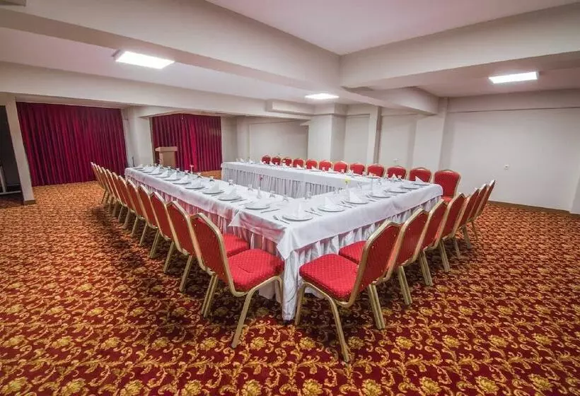 Hotelli Roseira Beach Resort