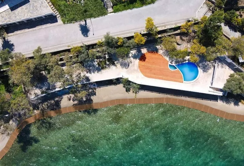 Hotelli Roseira Beach Resort