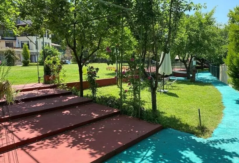 Hotelli Sarikonaklar Garden Village