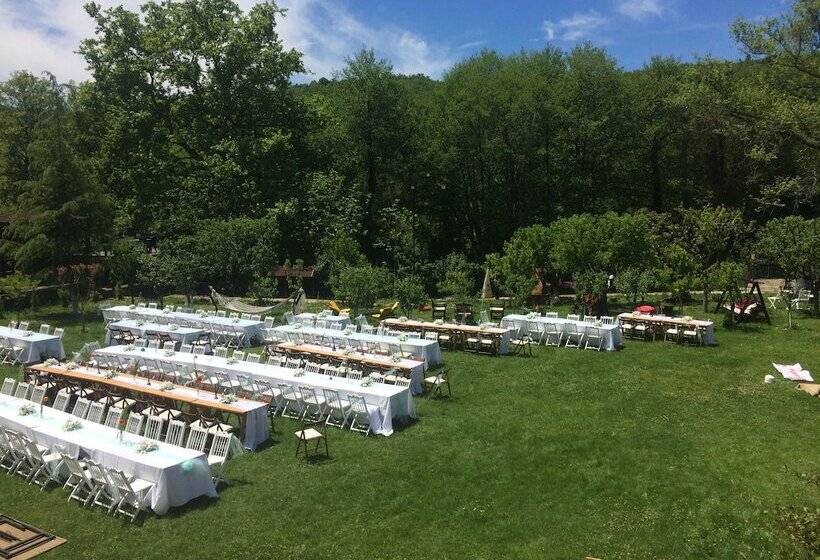 בית מלון כפרי Sarikonaklar Garden Village