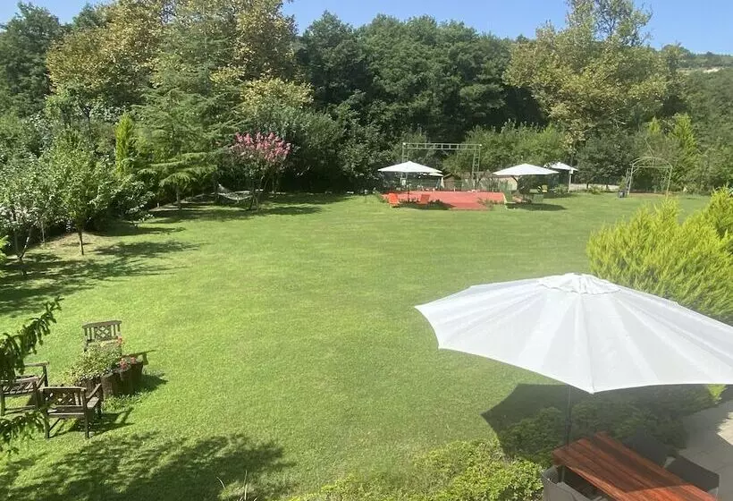 Hotelli Sarikonaklar Garden Village