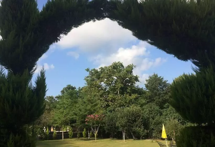Hotelli Sarikonaklar Garden Village
