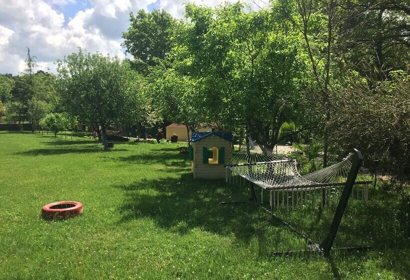 בית מלון כפרי Sarikonaklar Garden Village