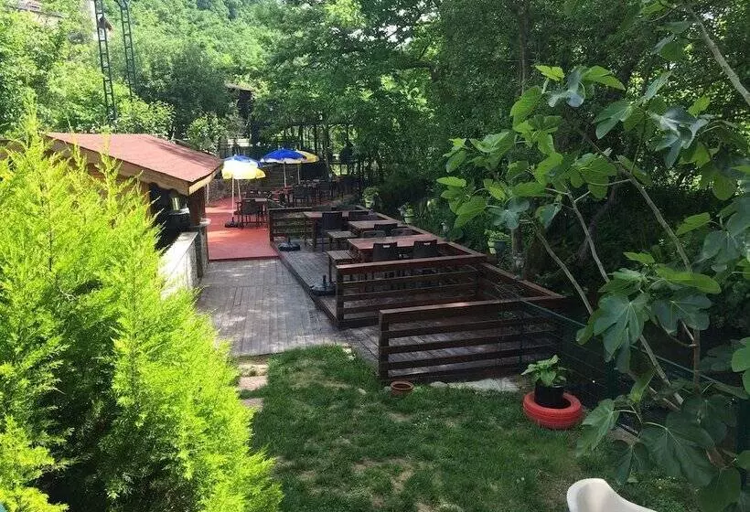 Hotelli Sarikonaklar Garden Village